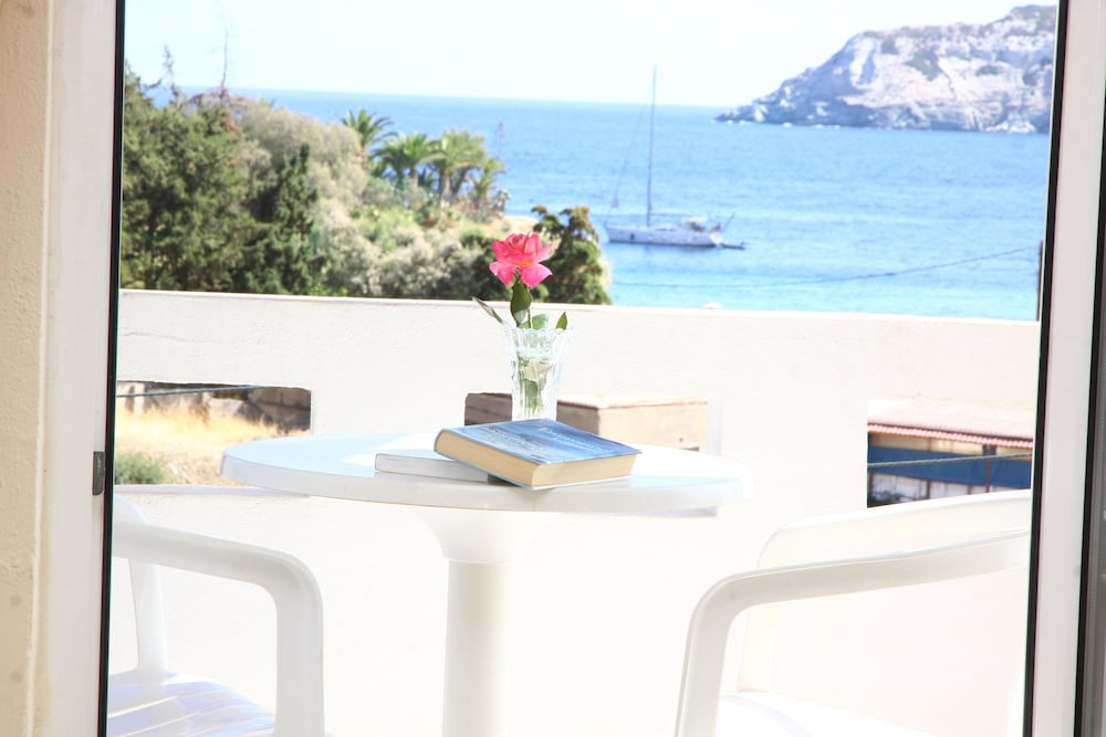 Фото Alexander House