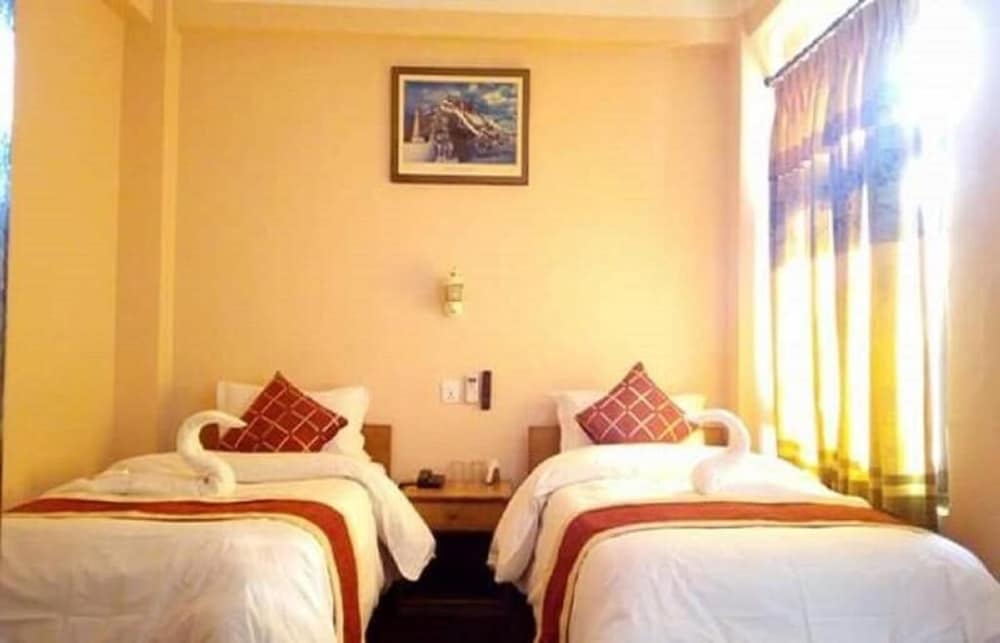 Фото Festoon Hotel