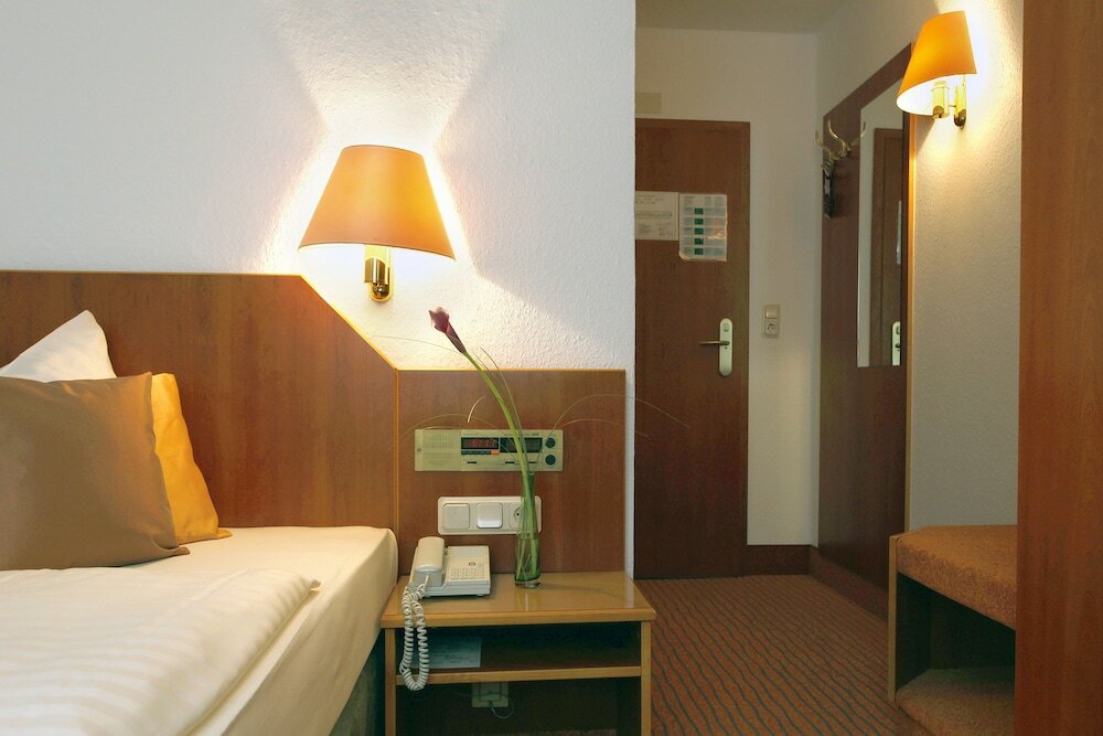 Фото Hotel Kleefelder Hof