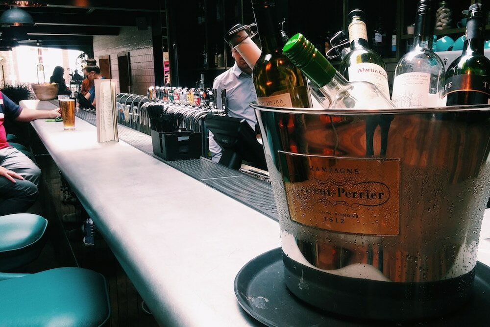 Фото The Falstaff Hotel