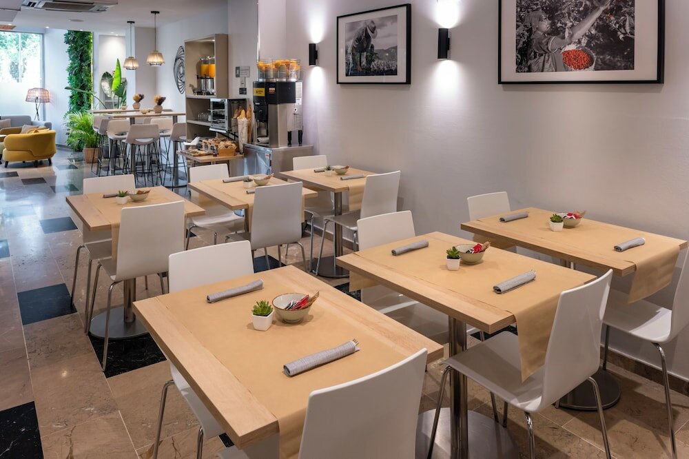 Фото Hotel SERHS Del Port