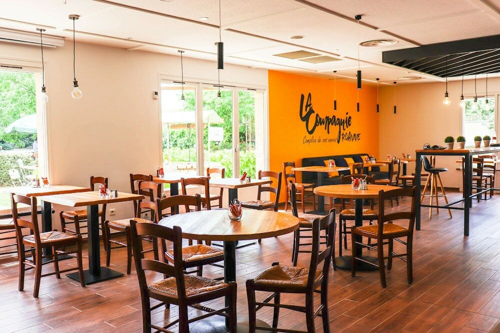 Фото Kyriad Direct Roanne