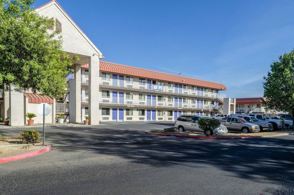 Фото Motel 6 Fresno CA Yosemite Hwy