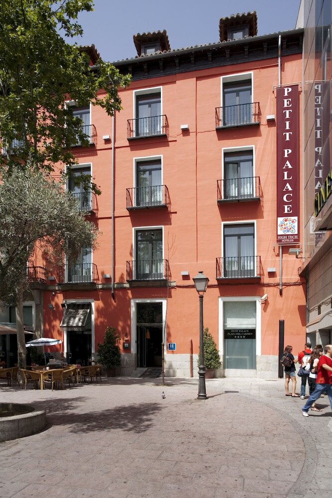 Фото Petit Palace Plaza del Carmen
