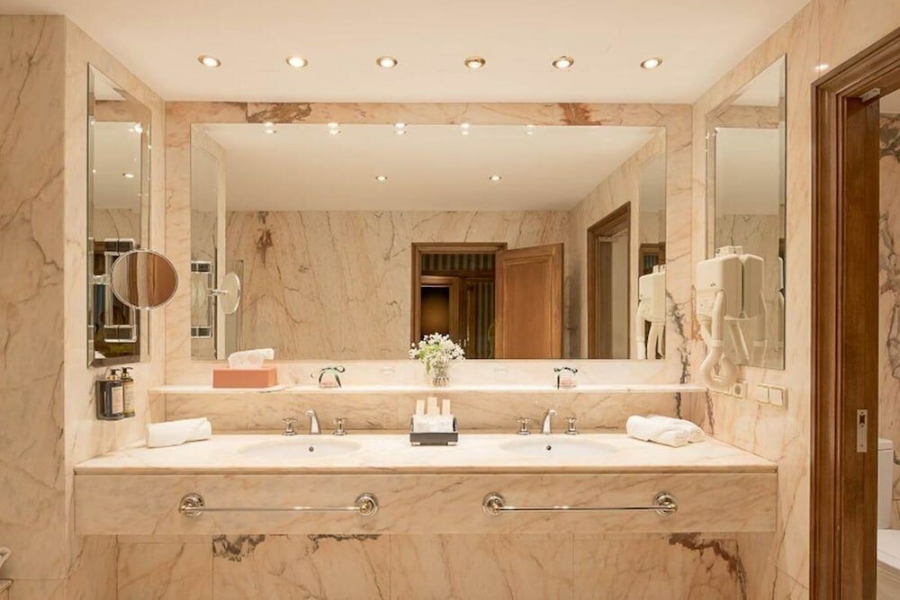 Фото Eurostars Hotel De La Reconquista