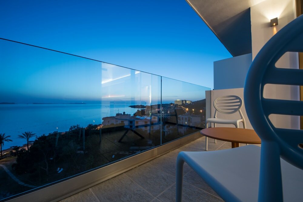 Фото Hotel Abrat