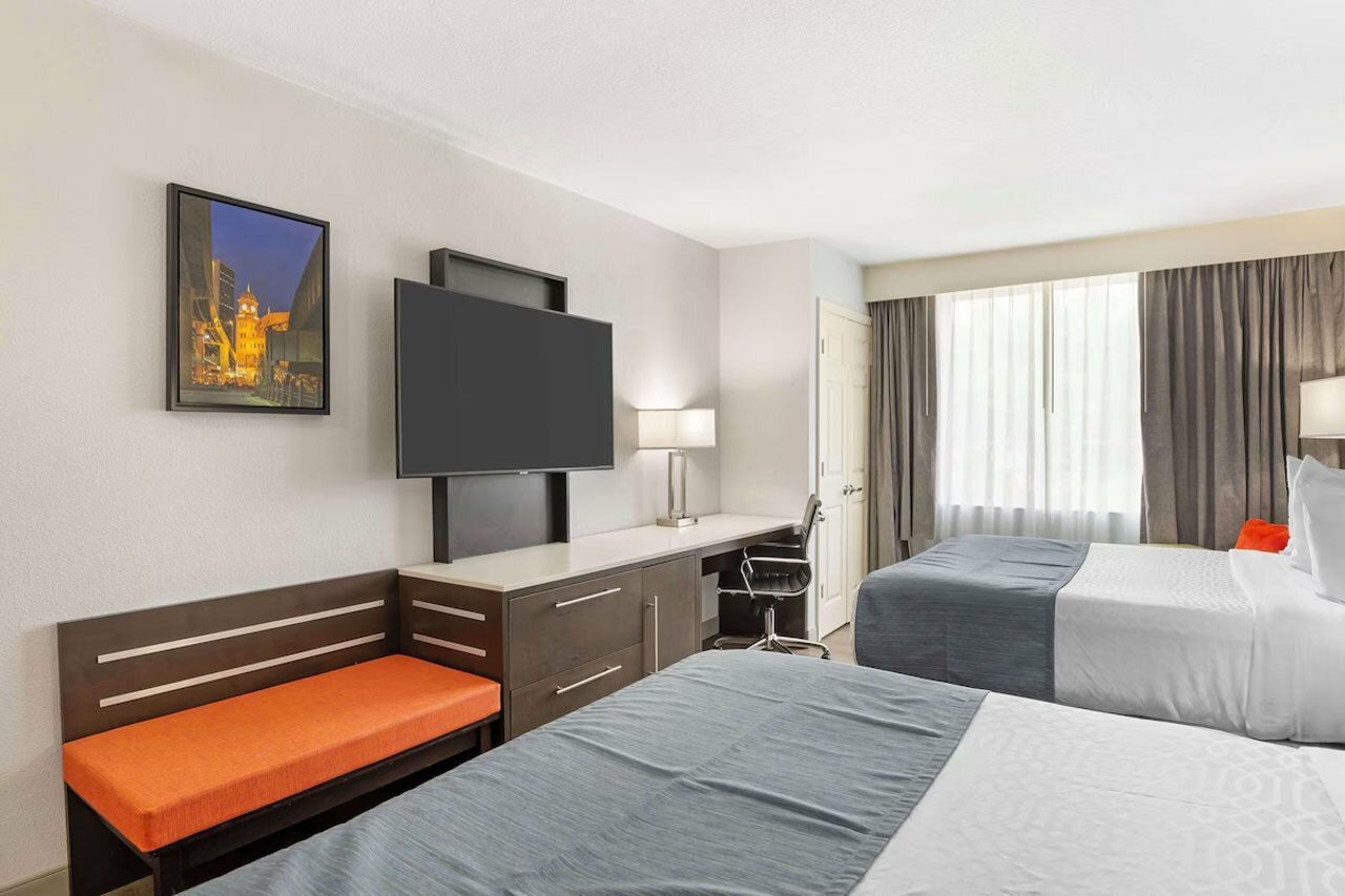 Фото Best Western Premier Richmond City Gateway