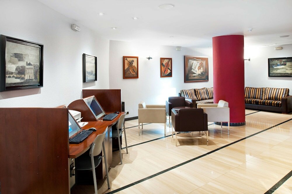 Фото Отель Catalonia Park Güell