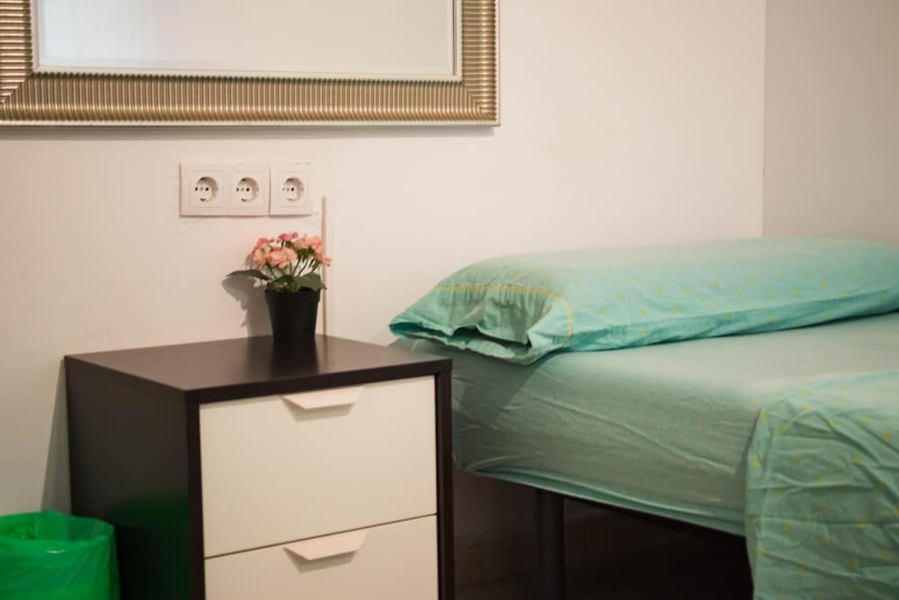 Фото Go Bcn Hostal Ideal Badal - Hostel