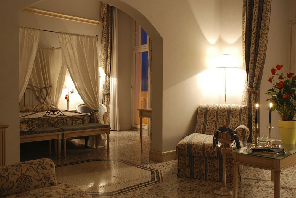 Фото Hotel de La Ville