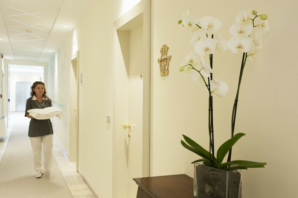 Фото Augustus Hotel & Resort