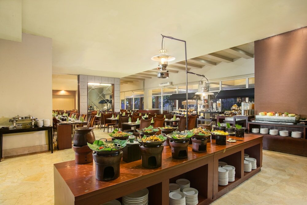 Фото Oakwood Hotel & Apartments Taman Mini Jakarta