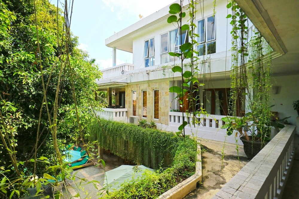 Фото Bali Mystique Hotel and Apartments
