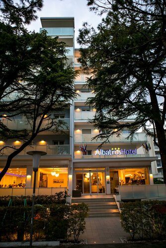 Внешний вид отеля Отель Альбатрос в Езоле, фото 1