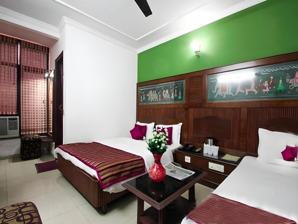 Фото Oyo 14710 Hotel Pallvi Palace