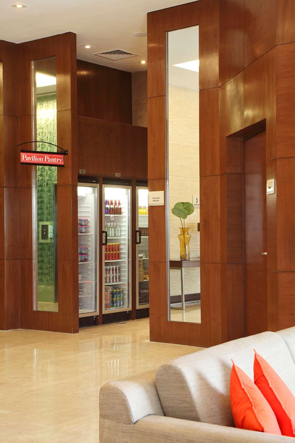 Фото Hilton Garden Inn New Delhi/Saket