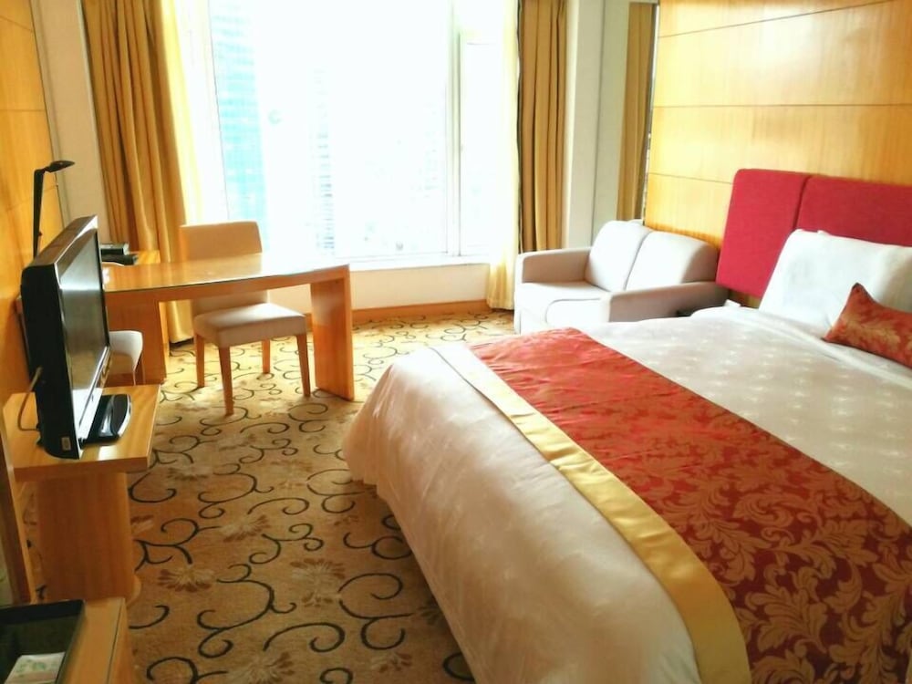 Фото Golden Lustre Hotel