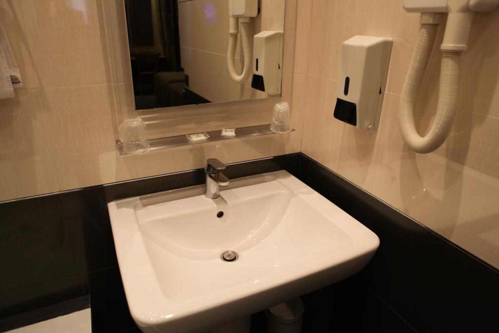 Фото Hotel Montpensier Paris