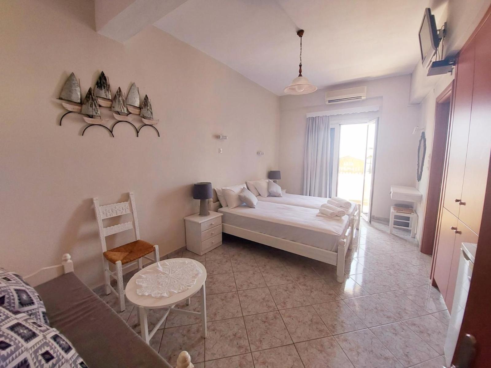 Фото Agia Roumeli Hotel