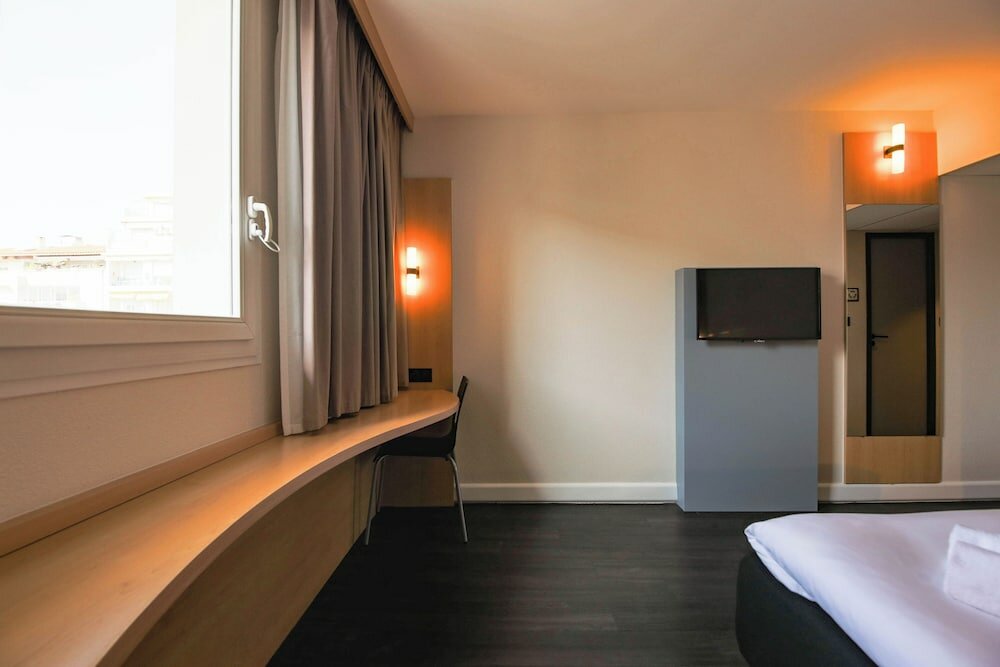 Фото EasyHotel Nice Palais des Congrès