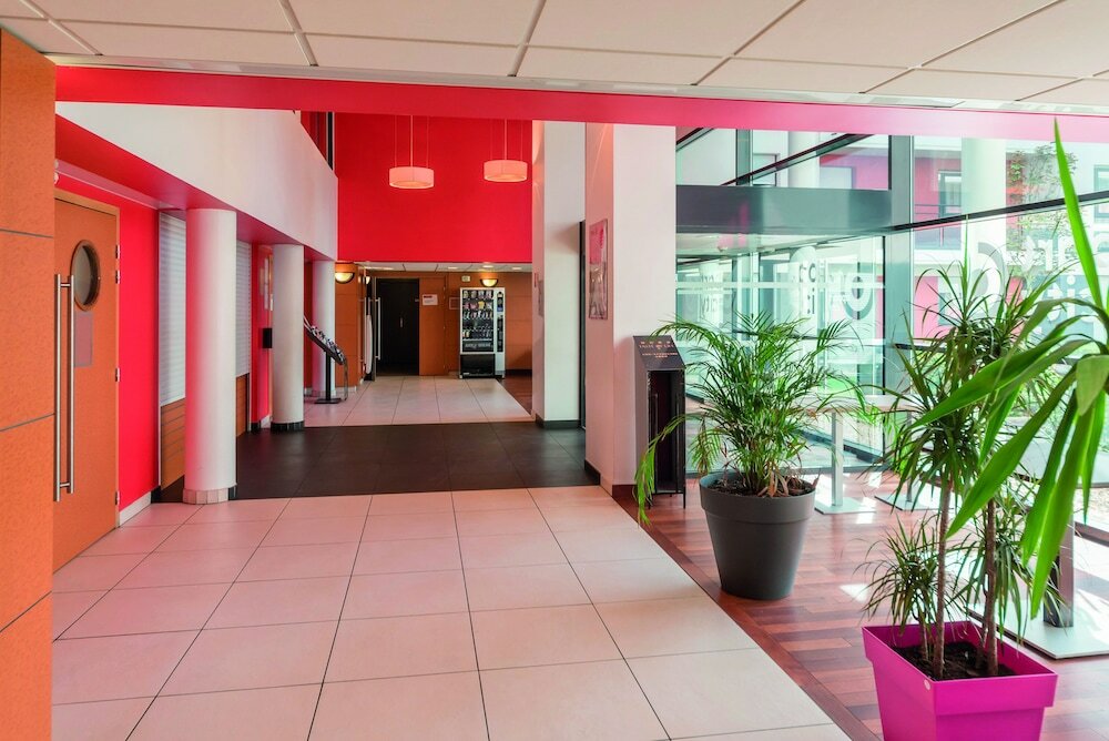 Фото Comfort Aparthotel Versailles Saint Cyr Lecole 