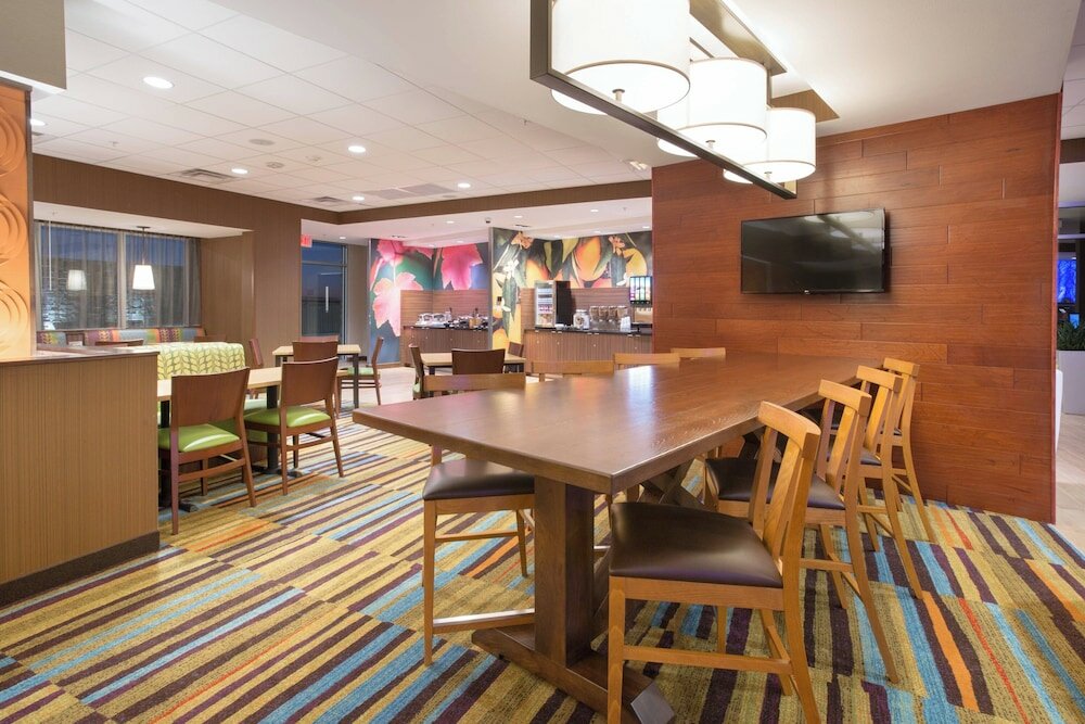 Фото Fairfield Inn & Suites by Marriott Burlington