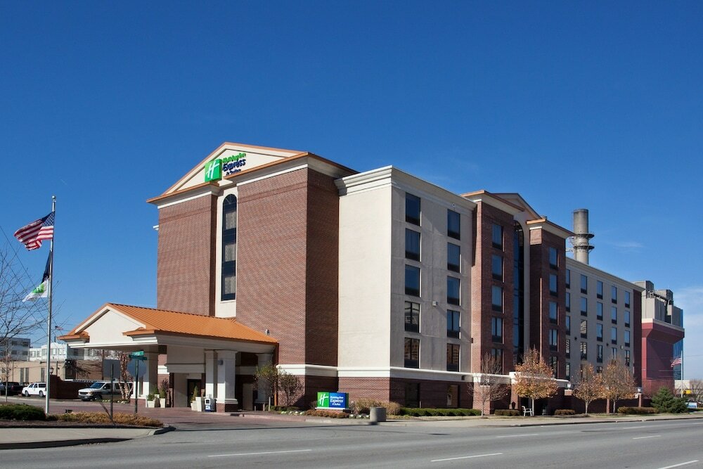 Фото Holiday Inn Express Hotel & Suites Indianapolis Dtn-Conv Ctr, an Ihg Hotel