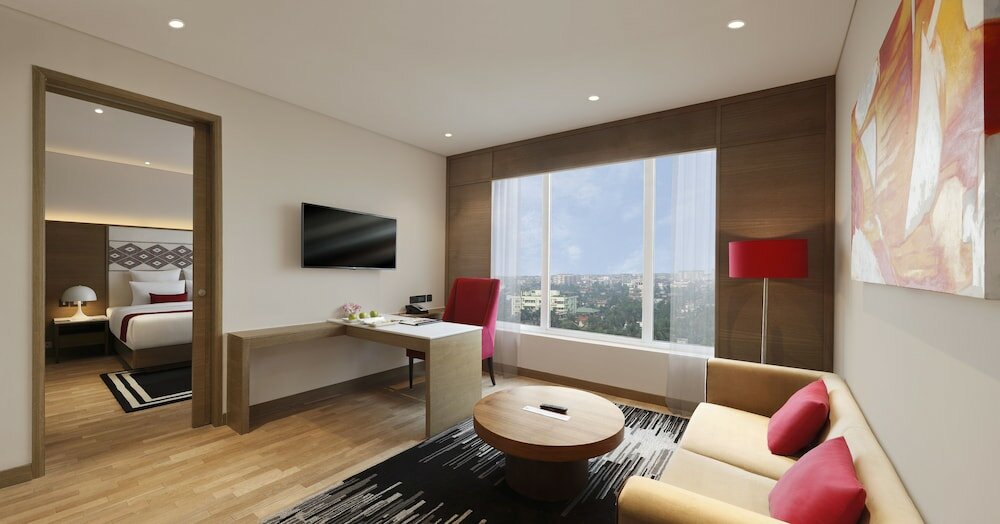 Фото Novotel Guwahati Gs Road Hotel