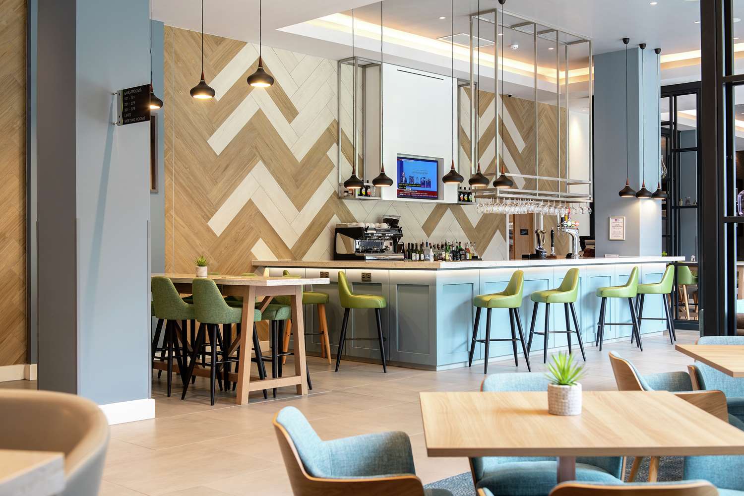 Фото Hilton Garden Inn Abingdon Oxford