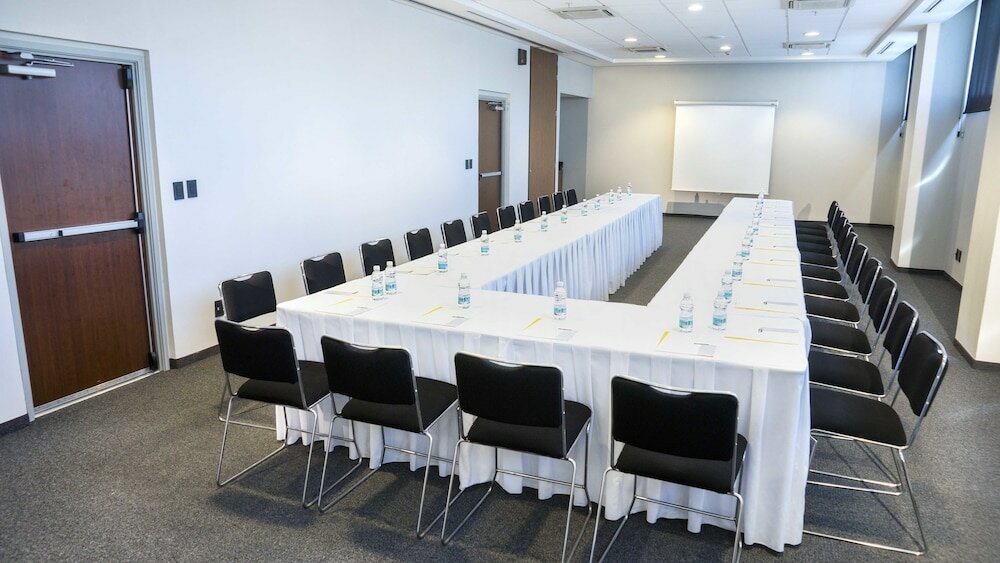 Фото City Express Plus Satelite