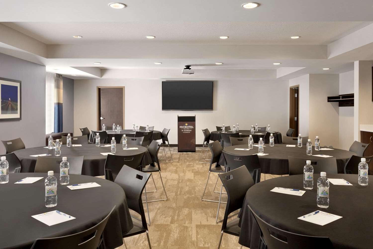 Фото Microtel Inn & Suites by Wyndham Lloydminster