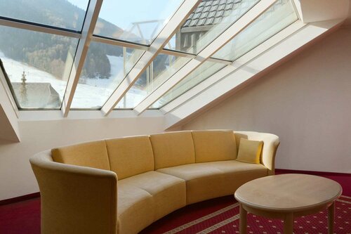 Гостиница Ramada Hotel & Suites by Wyndham Kranjska Gora в Краньска-Горе
