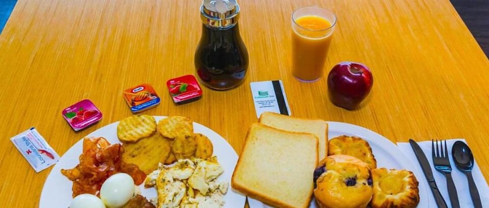 Фото Coliseum Inn