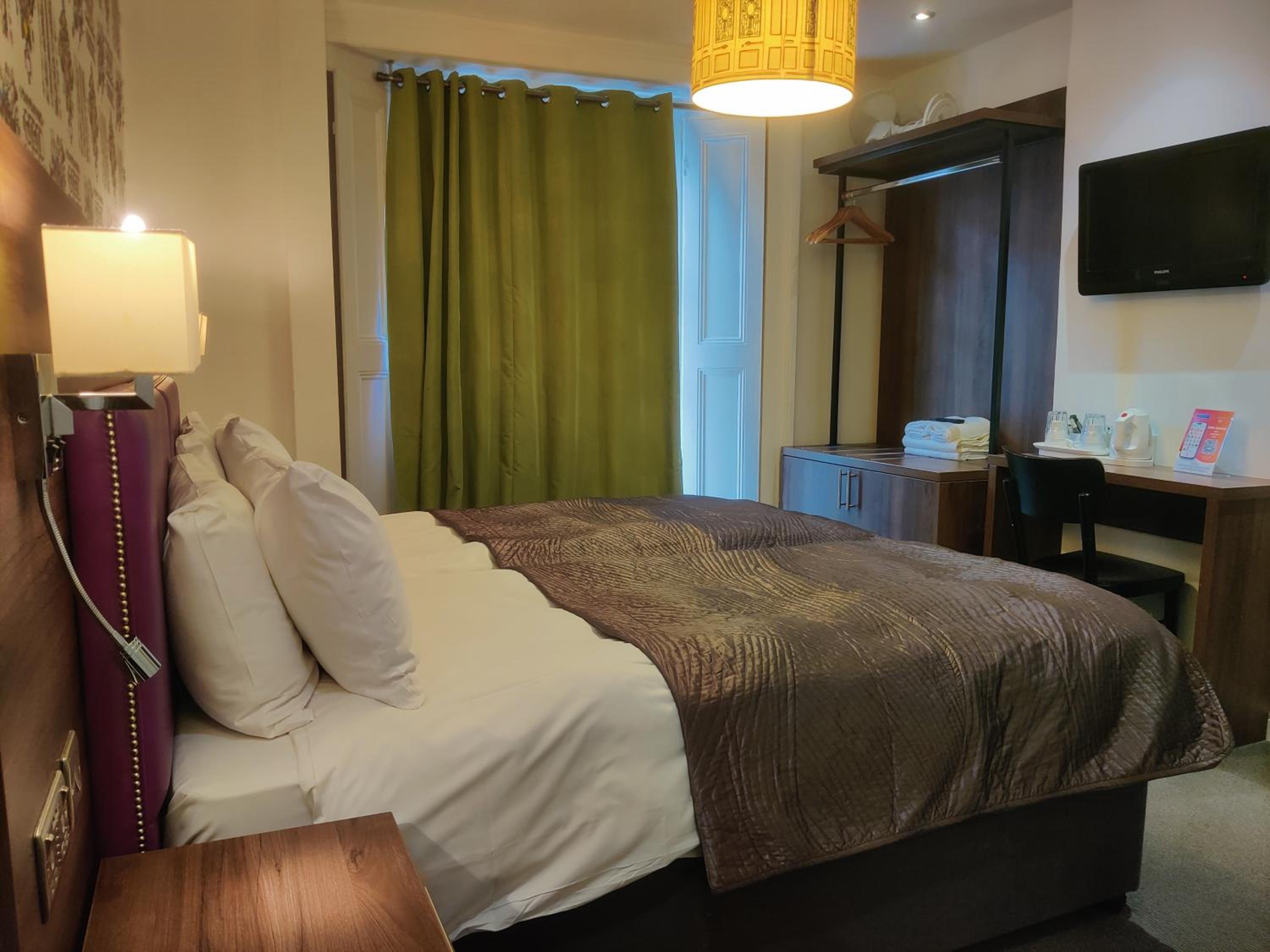 Фото Chelsea House Hotel