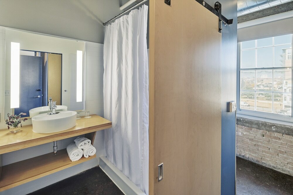 Фото Canvas Hotel Dallas