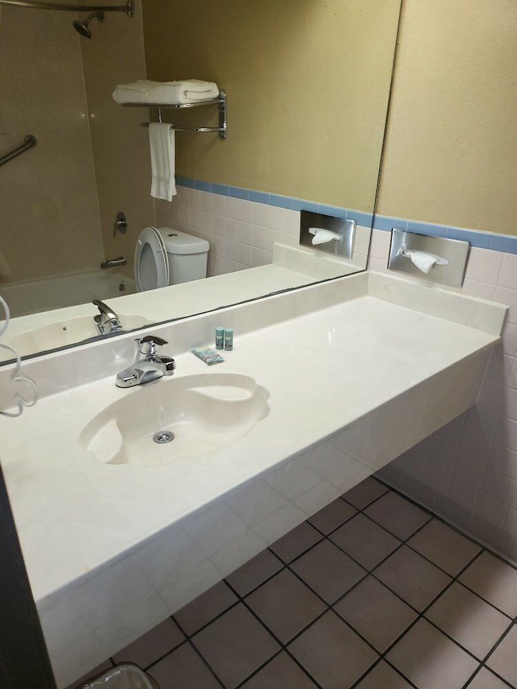 Фото Americas Best Value Inn Pharr