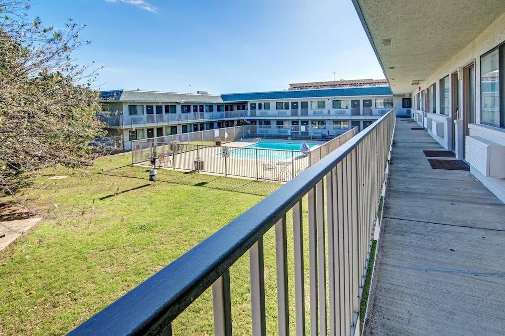 Фото Studio 6 Grand Prairie, Tx