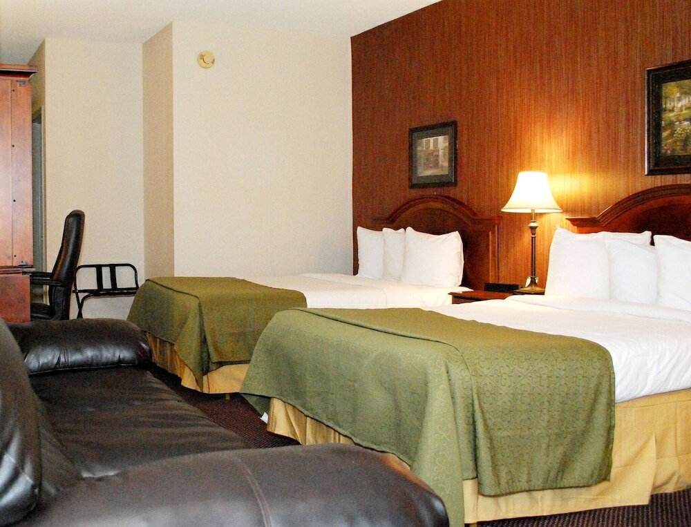 Фото Travelodge by Wyndham Watertown