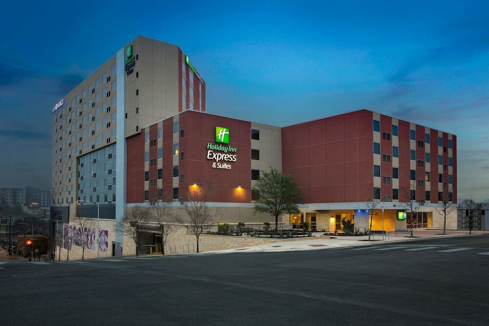 Фото Holiday Inn Express & Suites Austin Downtown - University, an Ihg Hotel