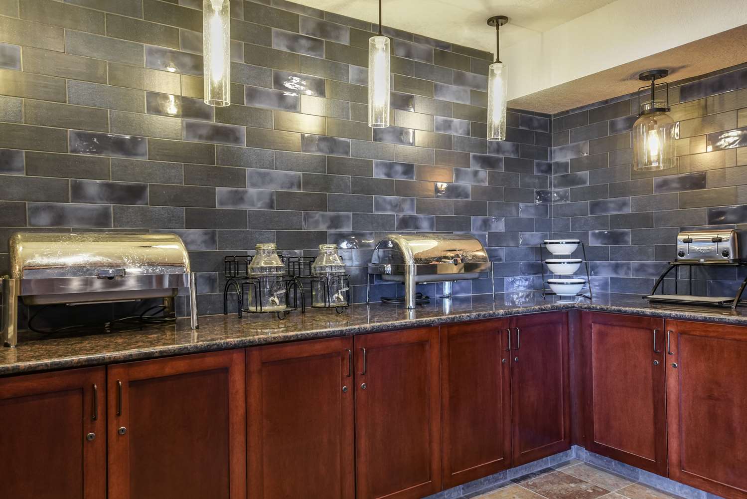 Фото Kathryn Riverfront Inn, Ascend Hotel Collection