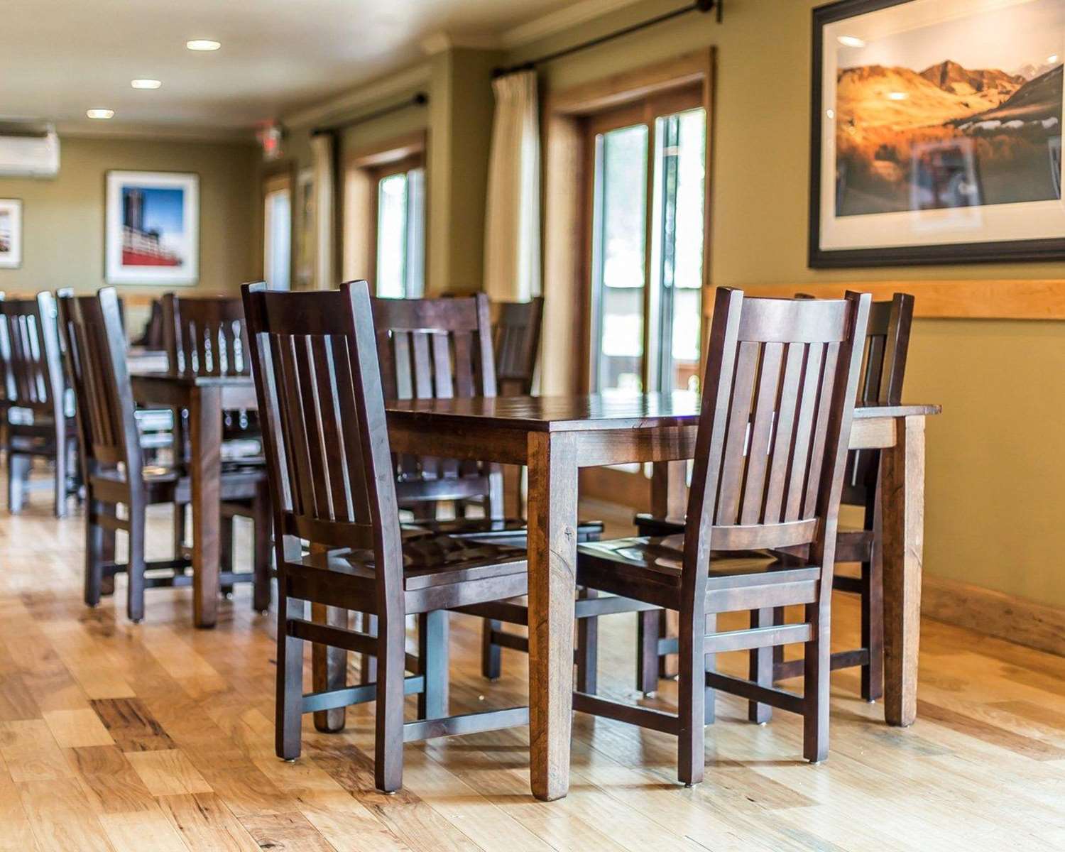 Фото Yellowstone Valley Lodge, Ascend Hotel Collection