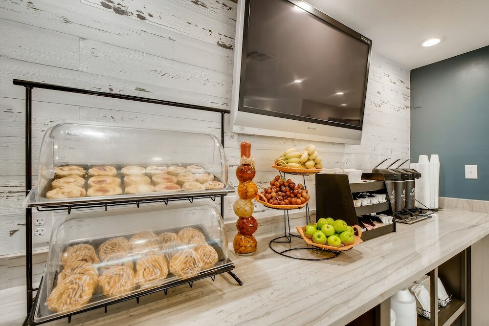 Фото Orangewood Inn & Suites Midtown