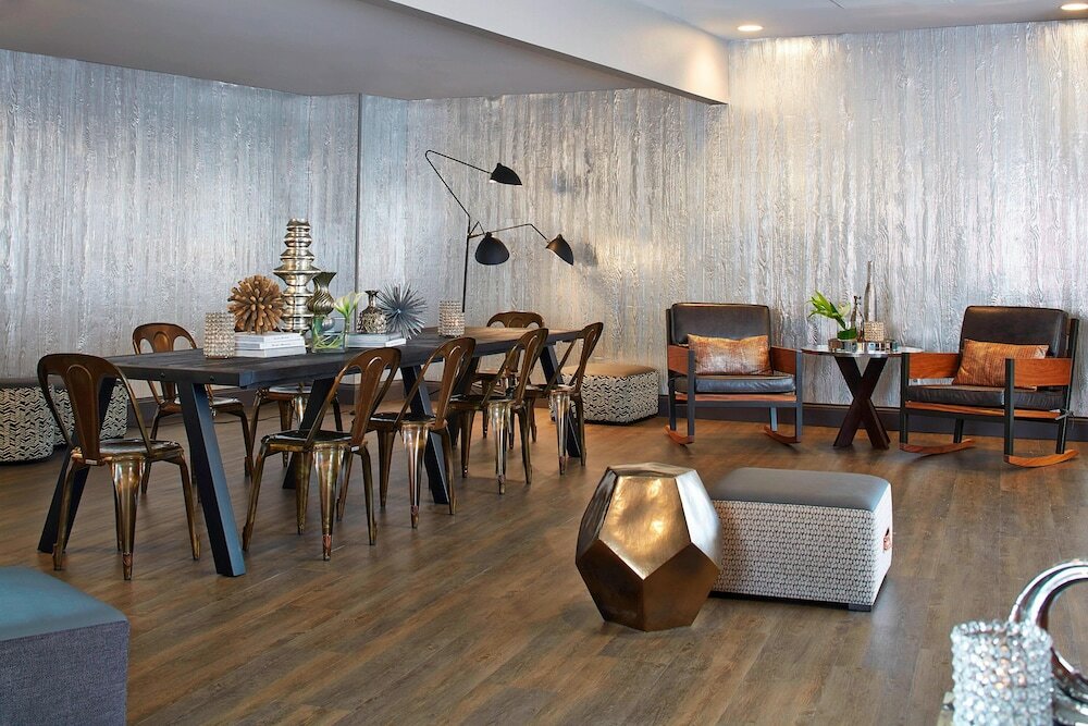 Фото Renaissance St. Louis Airport Hotel