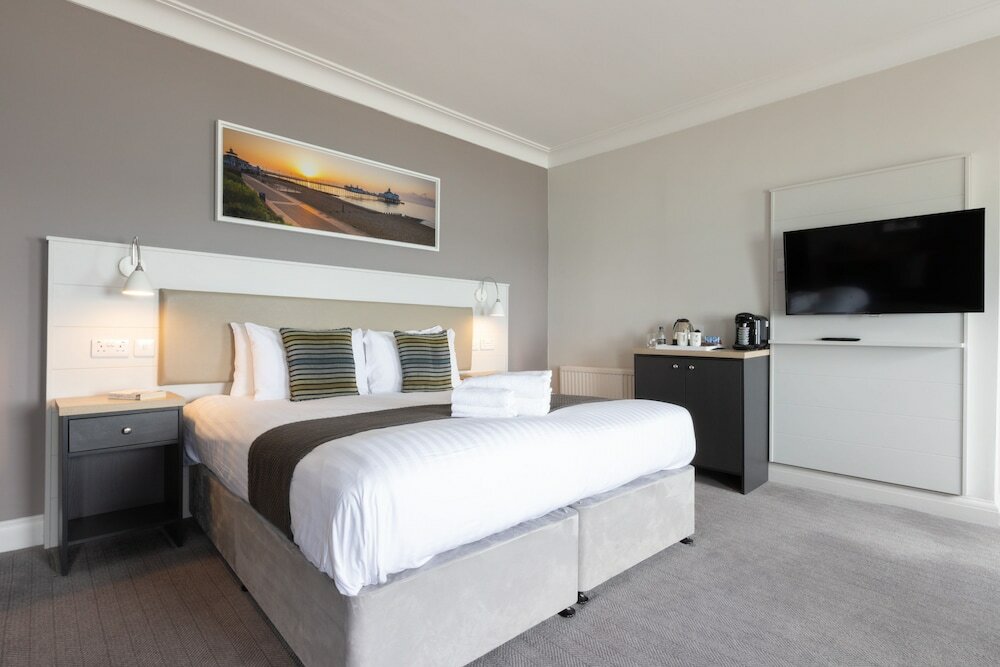 Фото The Burlington Hotel