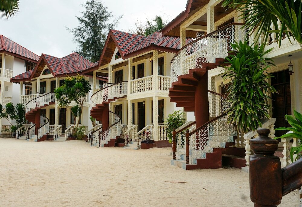 Фото Smiles Beach Hotel