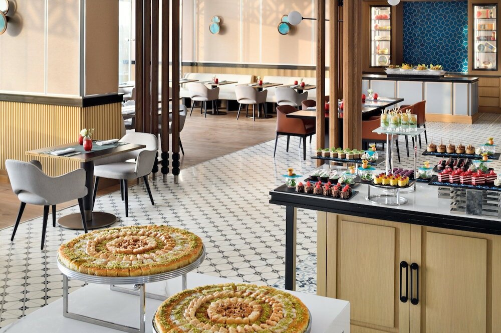 Фото Crowne Plaza Jeddah Al Salam