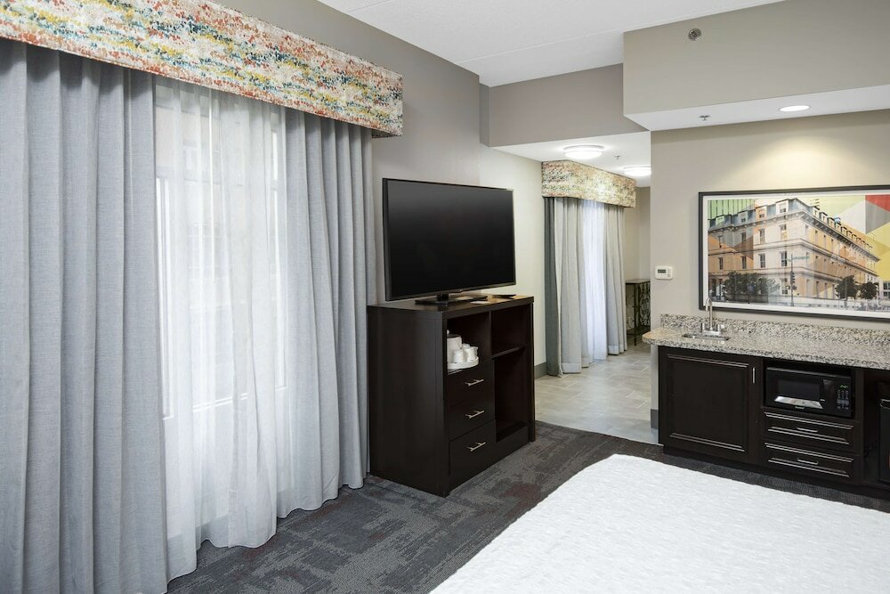 Фото Hampton Inn & Suites Raleigh Downtown