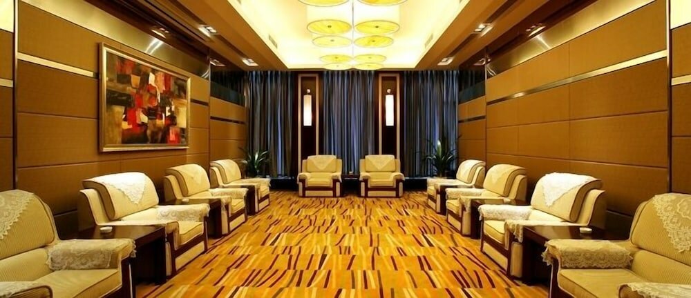 Фото Rainbird International Hotel