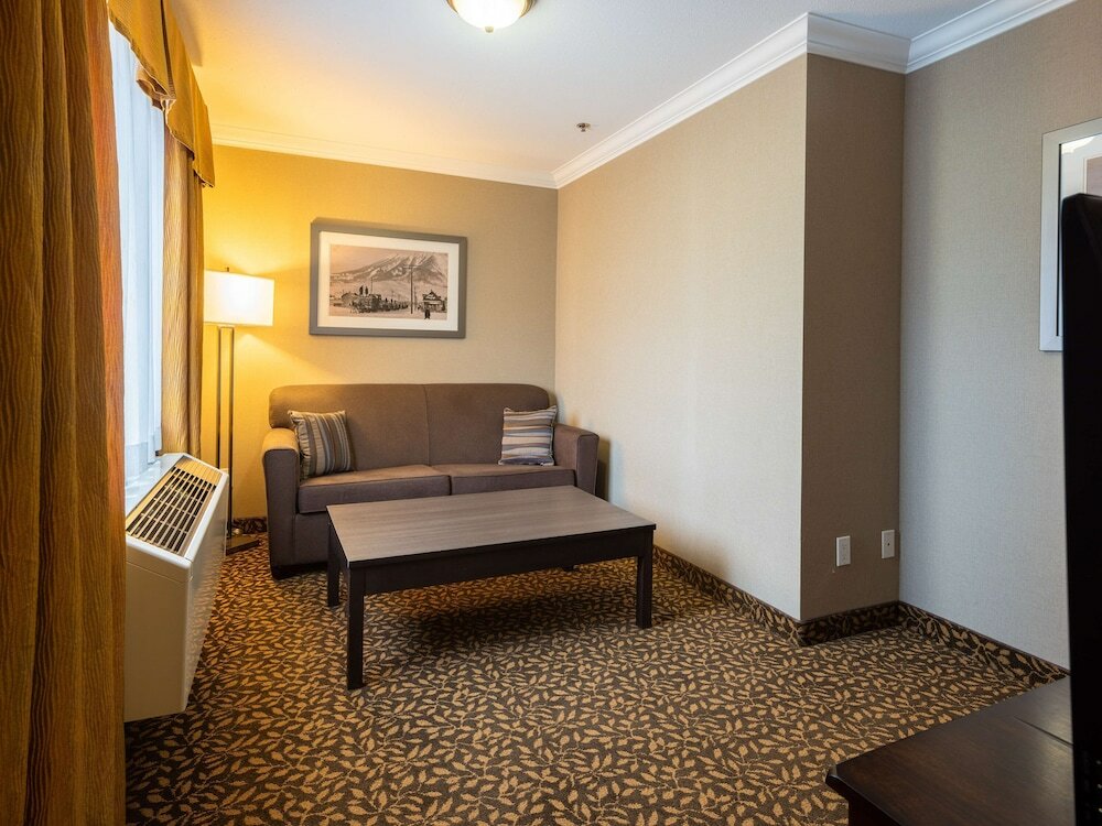 Фото Best Western Plus Fernie Mountain Lodge