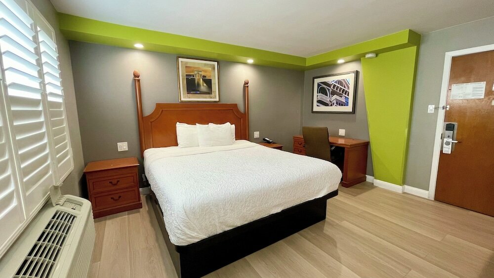 Фото SeaScape Inn - A FairBridge Hotel